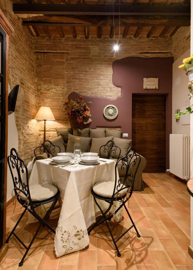 Hortus Conclusus + Free Parking *