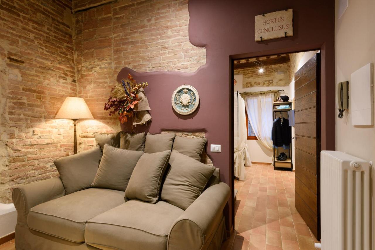 Hortus Conclusus + Free Parking Siena